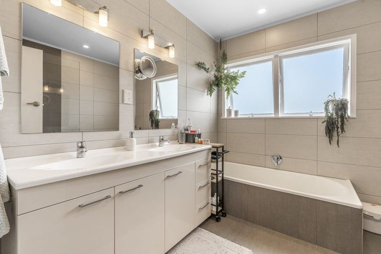 Photo of property in 137 Sandspit Road, Shelly Park, Auckland, 2014