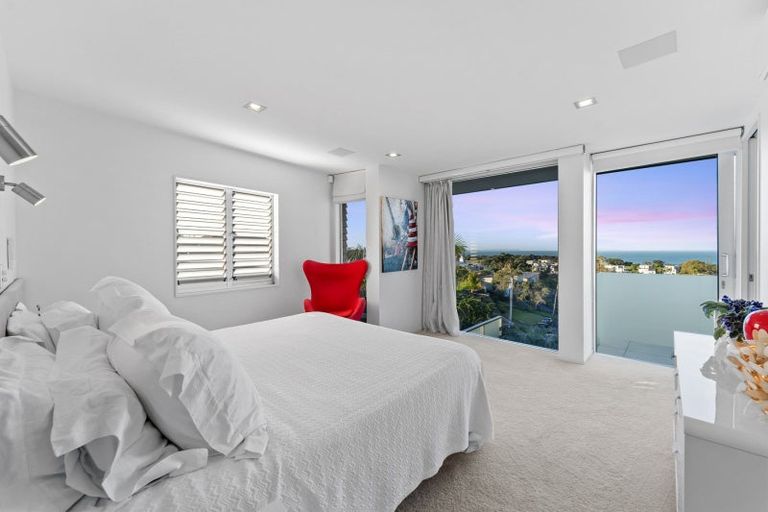 Photo of property in 10a Eastcliffe Road, Castor Bay, Auckland, 0620