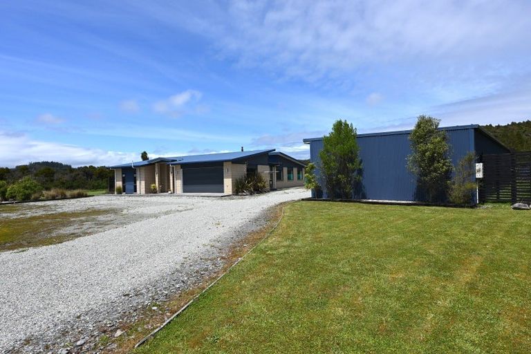 Photo of property in 28 Craig Road, Ruatapu, Hokitika, 7883