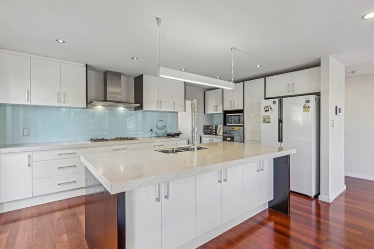 Photo of property in 27 The Avenue, Albany, Auckland, 0632
