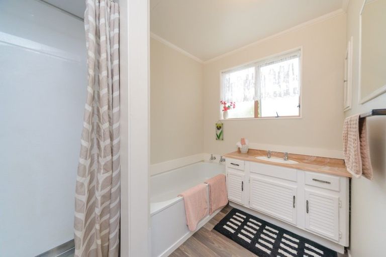 Photo of property in 22 Catlins Crescent, Milson, Palmerston North, 4414