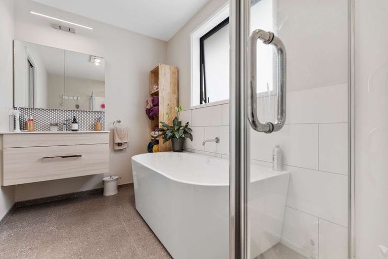 Photo of property in 44b Waikite Road, Welcome Bay, Tauranga, 3112