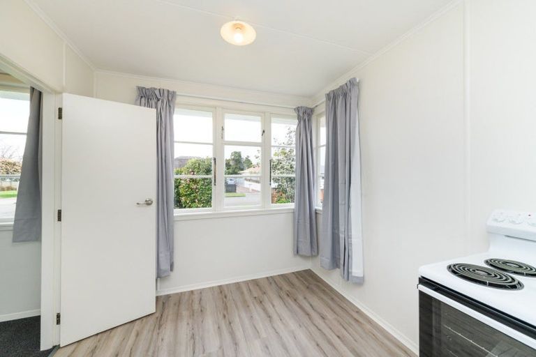 Photo of property in 33 Crewe Crescent, Hokowhitu, Palmerston North, 4410