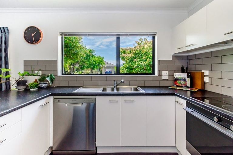 Photo of property in 6 Hemi Street, Waikanae, 5036