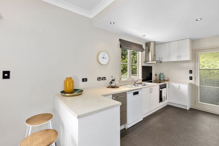 Photo of property in 18 Young Grove, Stokes Valley, Lower Hutt, 5019