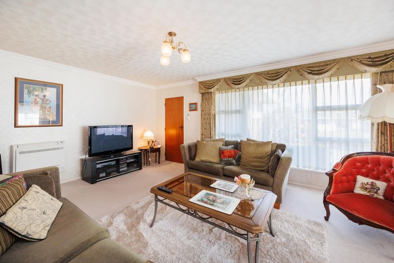 Photo of property in 18 Caulfield Place, Awapuni, Palmerston North, 4412