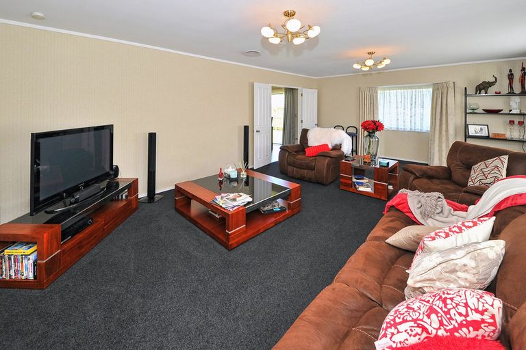 Photo of property in 3 Glenross Drive, Wattle Downs, Auckland, 2103