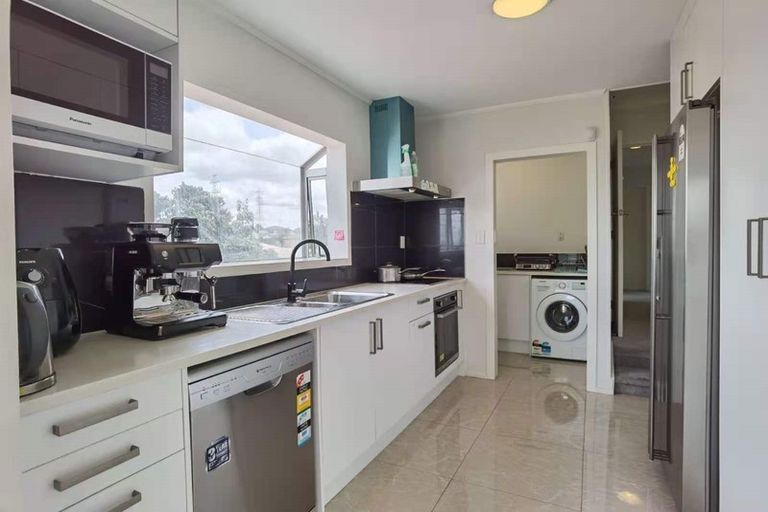 Photo of property in 35 Triangle Road, Massey, Auckland, 0614