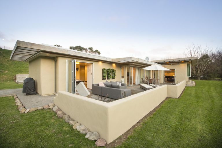 Photo of property in 115 Turitea Road, Fitzherbert, Palmerston North, 4472