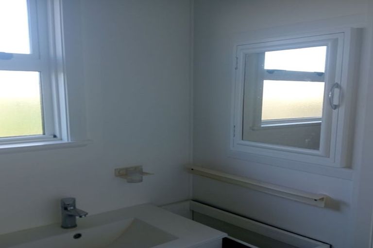 Photo of property in 8 Greenock Place, Awapuni, Palmerston North, 4412