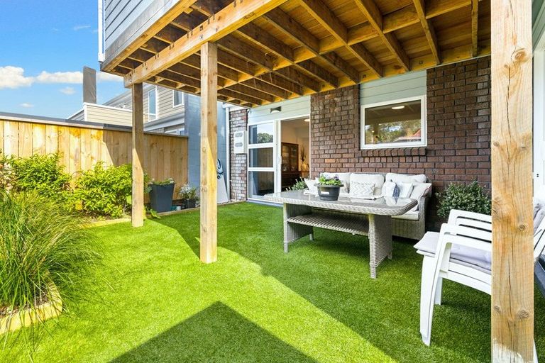 Photo of property in 3/28 Manly Esplanade, Browns Bay, Auckland, 0630