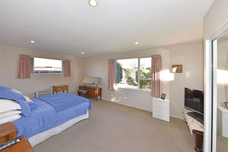 Photo of property in 22 Creese Place, Redwood, Christchurch, 8051