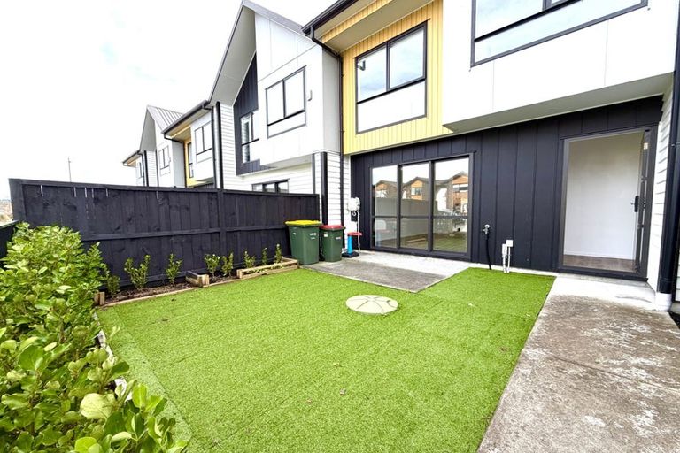 Photo of property in 75 Papatupu Way, Kumeu, 0810