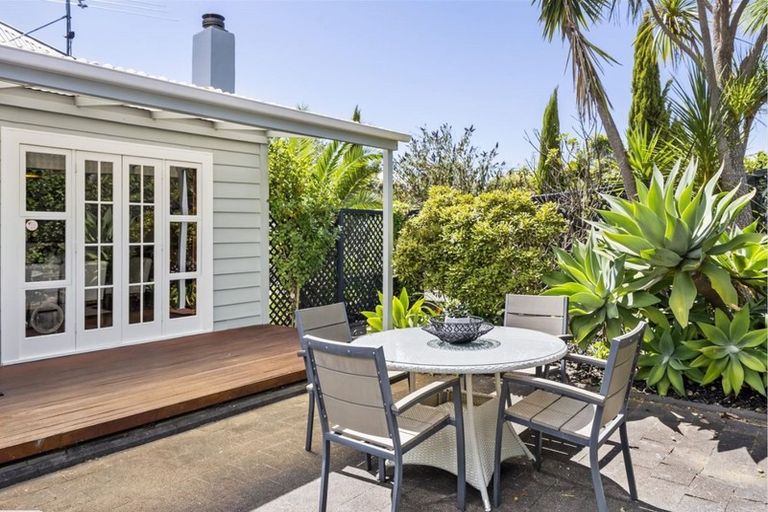 Photo of property in 1/12 Rodney Road, Northcote Point, Auckland, 0627