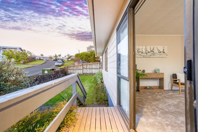 Photo of property in 11 Mona Vale, West Harbour, Auckland, 0618