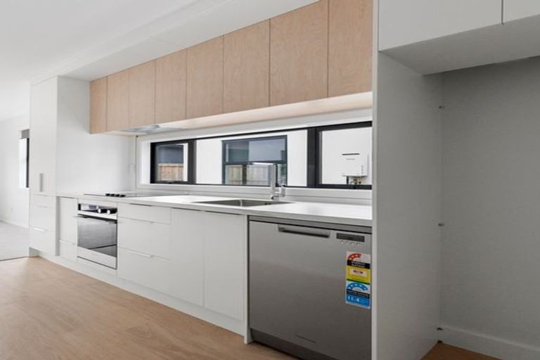 Photo of property in 2/78 Sandwich Road, Saint Andrews, Hamilton, 3200