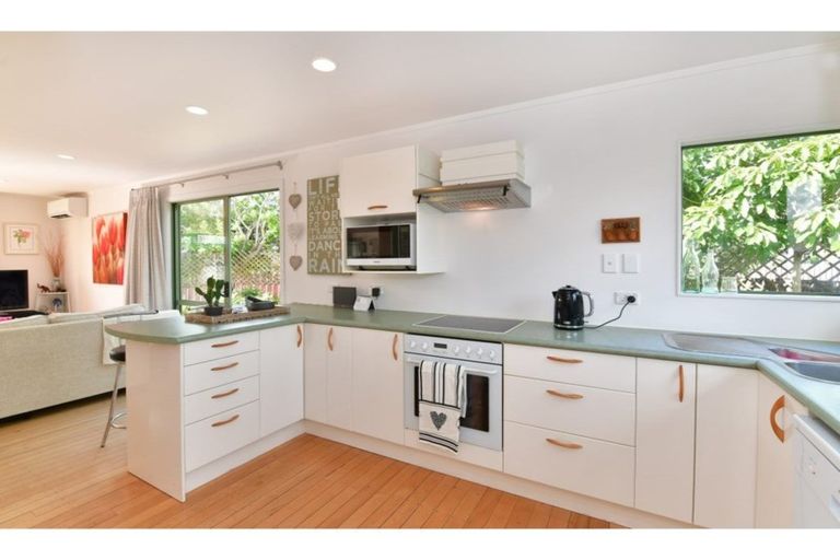 Photo of property in 2/10 Ross Crescent, Orewa, 0931