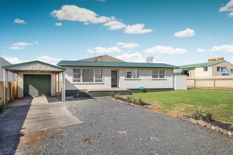 Photo of property in 18 Constable Road, Waiuku, 2123