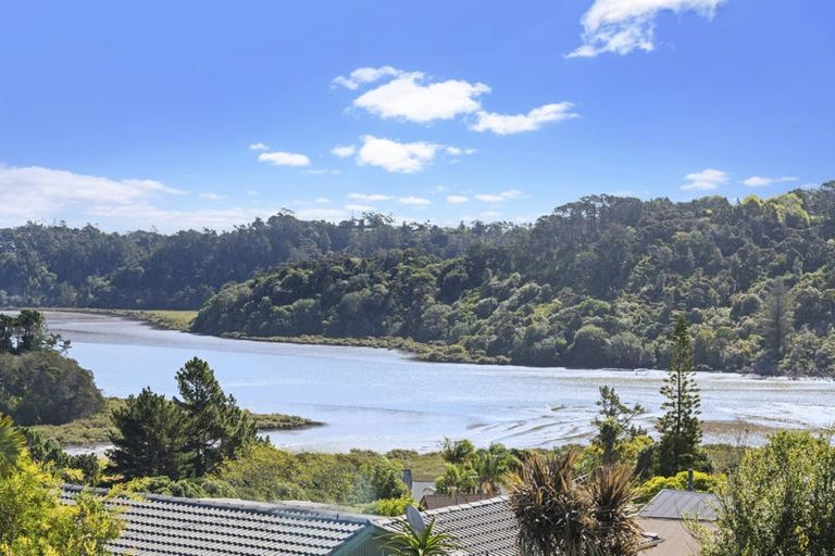 Photo of property in 9 Gillan Place, Bayview, Auckland, 0629