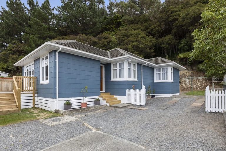 Photo of property in 129 Wainuiomata Road, Wainuiomata, Lower Hutt, 5014