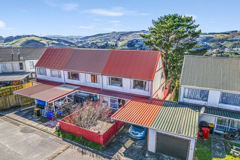 Photo of property in 19 Hollydale Grove, Churton Park, Wellington, 6037