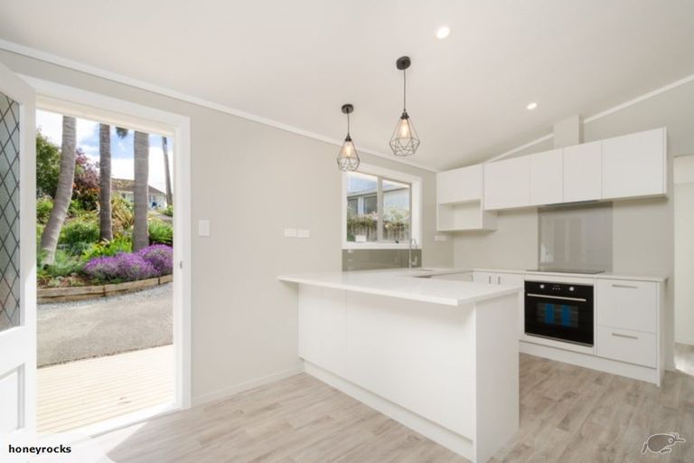 Photo of property in 10 Rautawhiri Road, Helensville, 0800