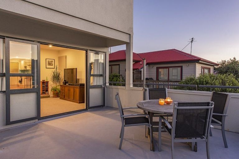 Photo of property in 6/88 Brougham Street, Mount Victoria, Wellington, 6011