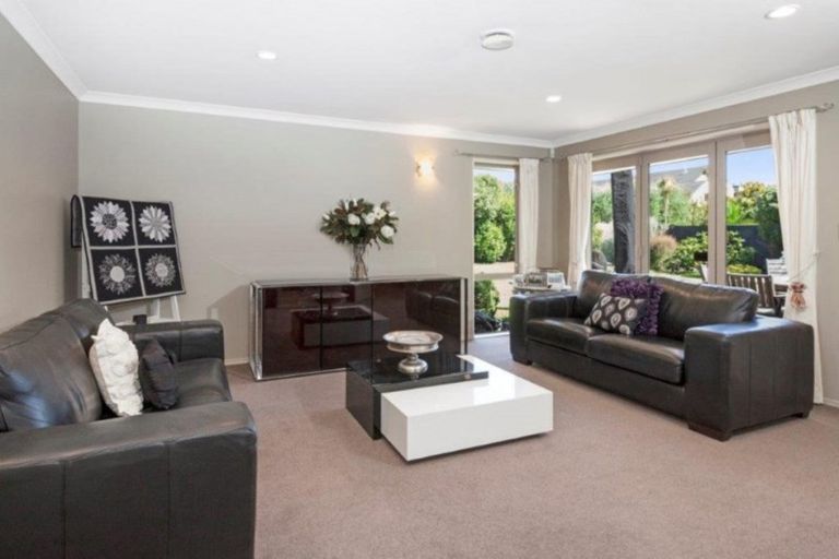 Photo of property in 37 Hussey Road, Harewood, Christchurch, 8051