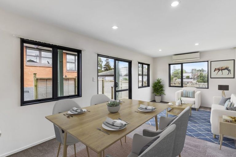 Photo of property in 120 Gossamer Drive, Pakuranga Heights, Auckland, 2010