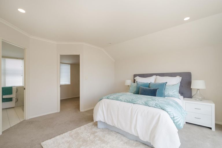 Photo of property in 1/213 Te Atatu Road, Te Atatu South, Auckland, 0610