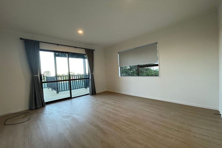 Photo of property in 1/16 Glen Vista Place, Bayview, Auckland, 0629