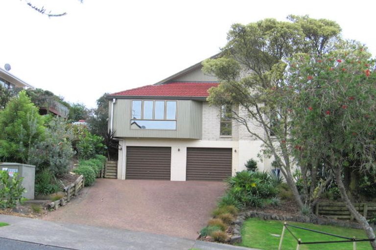 Photo of property in 8 Lastel Place, Shelly Park, Auckland, 2014