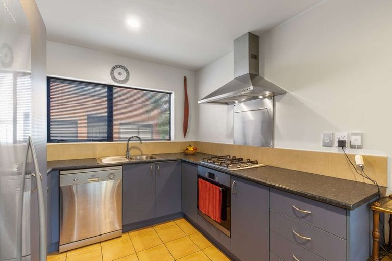 Photo of property in 8/37 Fields Parade, Oteha, Auckland, 0632