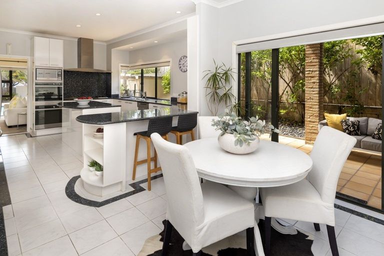 Photo of property in 1 St Elmo Rise, Shamrock Park, Auckland, 2016