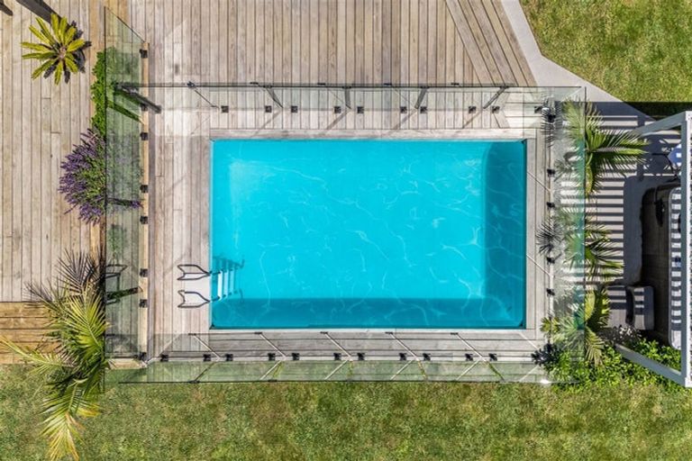 Photo of property in 1 Lansdowne Street, Clifton, Takaka, 7183