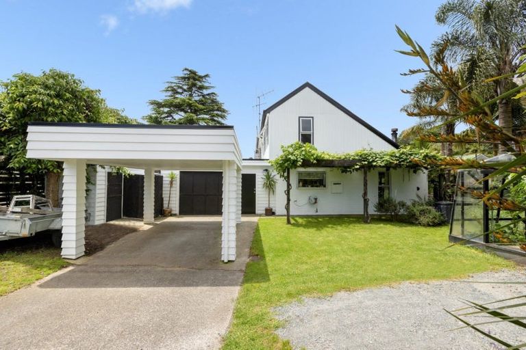 Photo of property in 114 Hinewa Road, Otumoetai, Tauranga, 3110