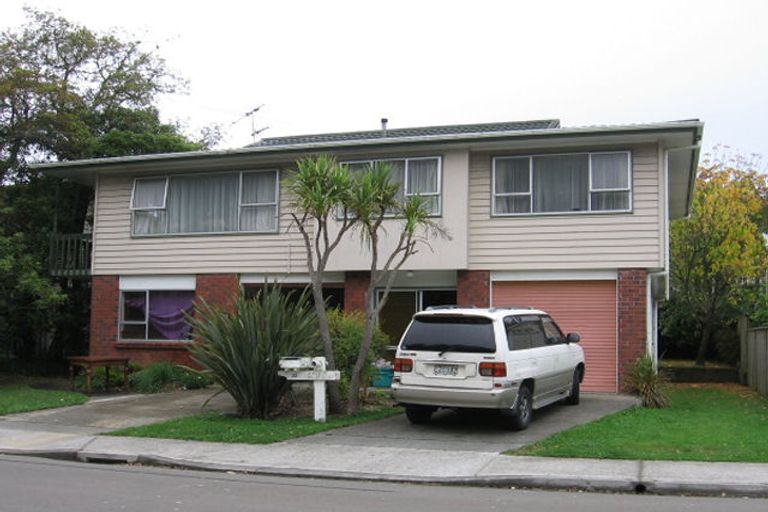 Photo of property in 33 Batchelor Street, Newlands, Wellington, 6037
