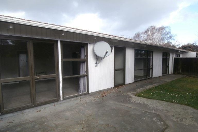 Photo of property in 235 Memorial Avenue, Burnside, Christchurch, 8053