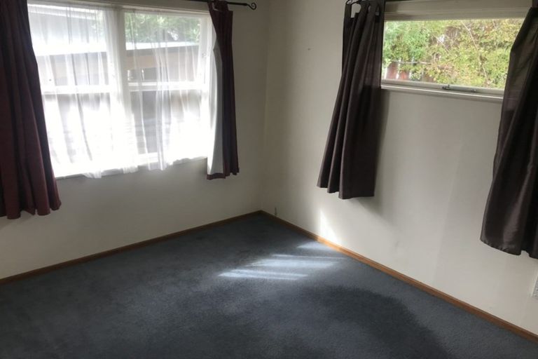 Photo of property in 16 Diane Grove, Paparangi, Wellington, 6037