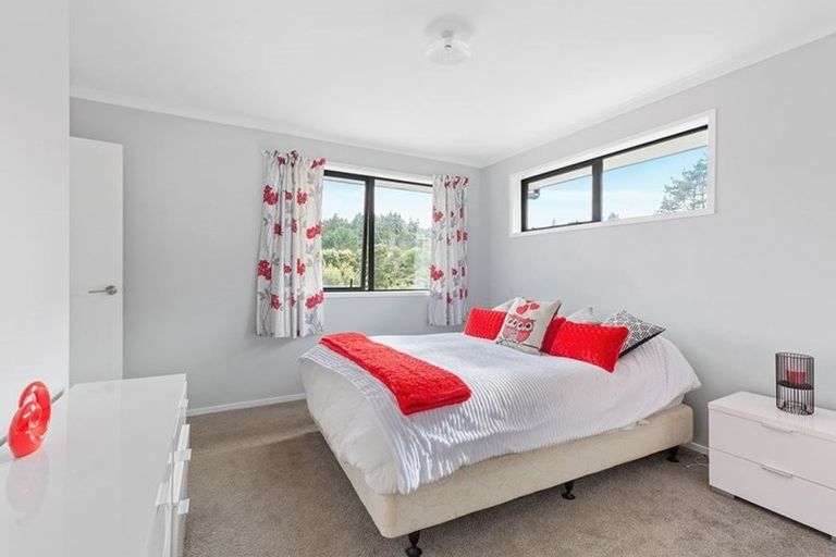 Photo of property in 51 Caton Road, Waitakere, Henderson, 0782