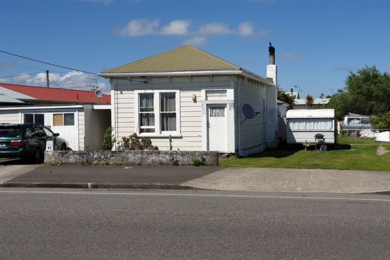 Photo of property in 23 Mako Mako Road, Levin, 5510