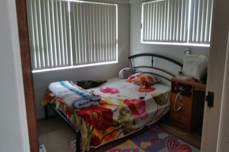 Photo of property in 1/940 East Coast Road, Northcross, Auckland, 0630