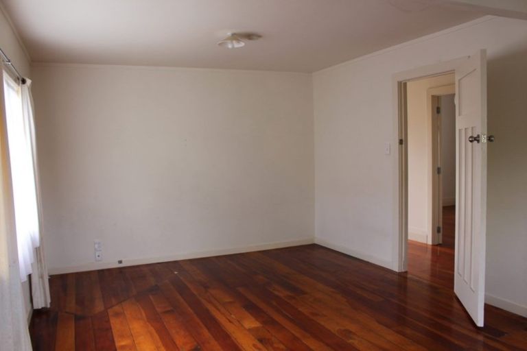 Photo of property in 7 Oates Road, Glen Eden, Auckland, 0602