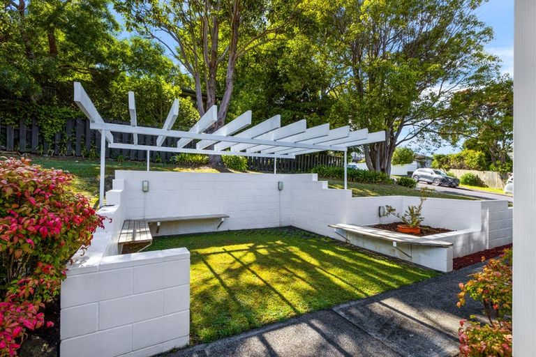 Photo of property in 2 Morlie Place, Torbay, Auckland, 0630