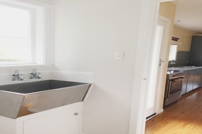 Photo of property in 45 Blakeborough Drive, Forrest Hill, Auckland, 0620