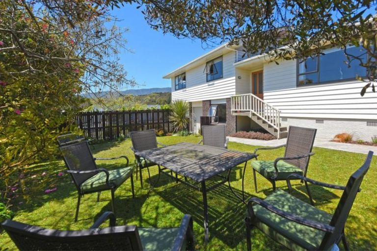Photo of property in 32 Seymour Grove, Kingsley Heights, Upper Hutt, 5018