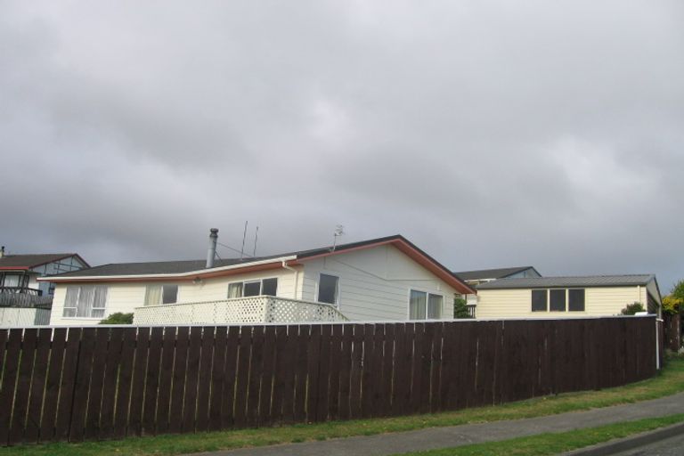 Photo of property in 4 Trinidad Crescent, Grenada Village, Wellington, 6037