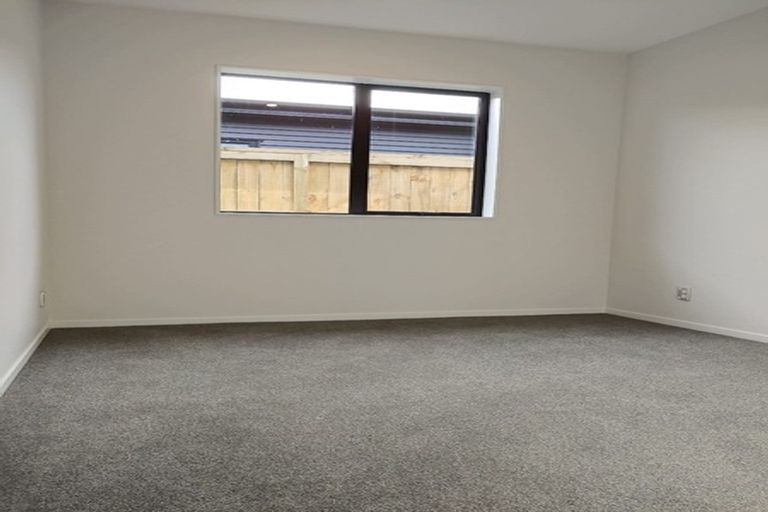 Photo of property in 1 Castlepoint Avenue, Takanini, 2110