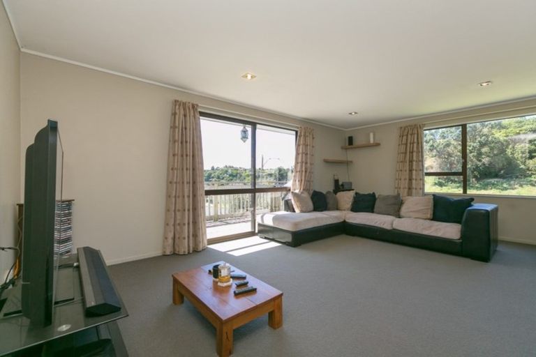 Photo of property in 43 Riversdale Drive, Merrilands, New Plymouth, 4312