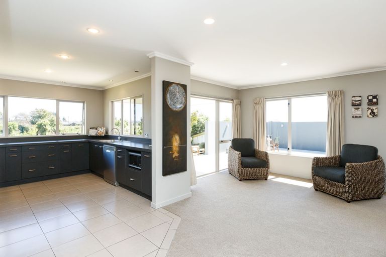 Photo of property in 5 Silkwood Place, Fitzherbert, Palmerston North, 4410